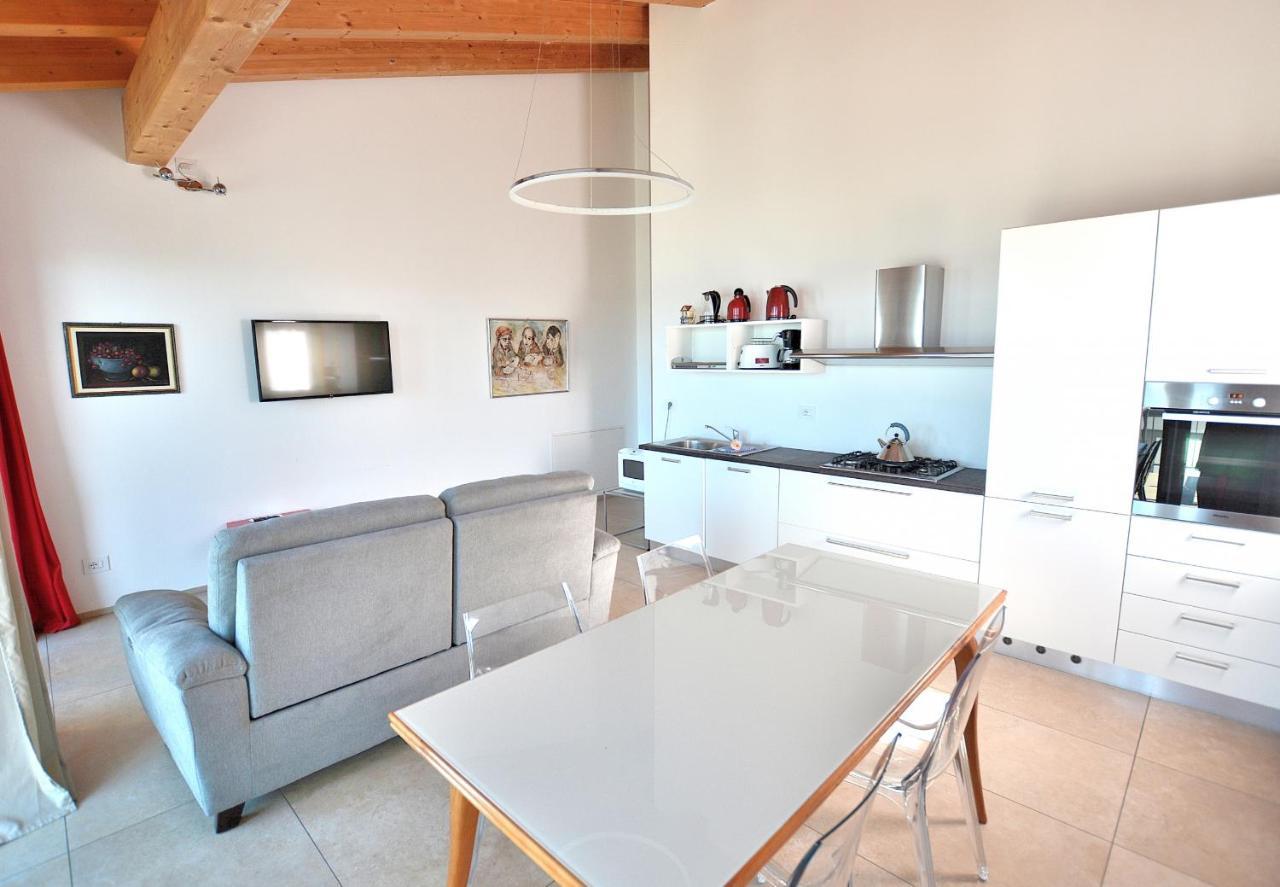South Apartment With Pool Torri del Benaco Kültér fotó