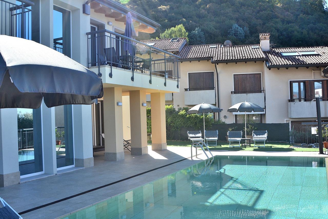 South Apartment With Pool Torri del Benaco Kültér fotó