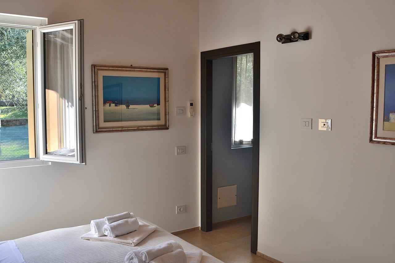 South Apartment With Pool Torri del Benaco Kültér fotó